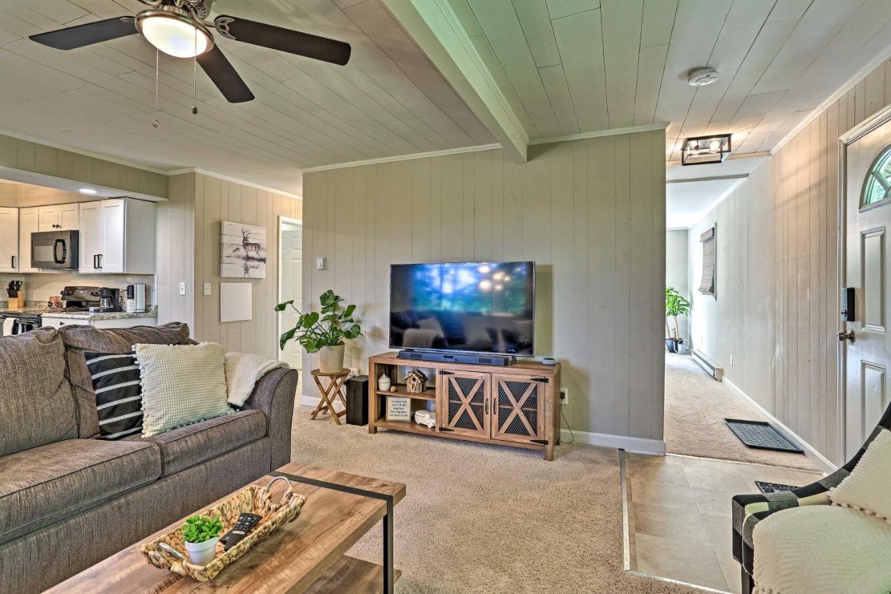 Modern East Stroudsburg Home With Deck And Gas Grill! Экстерьер фото