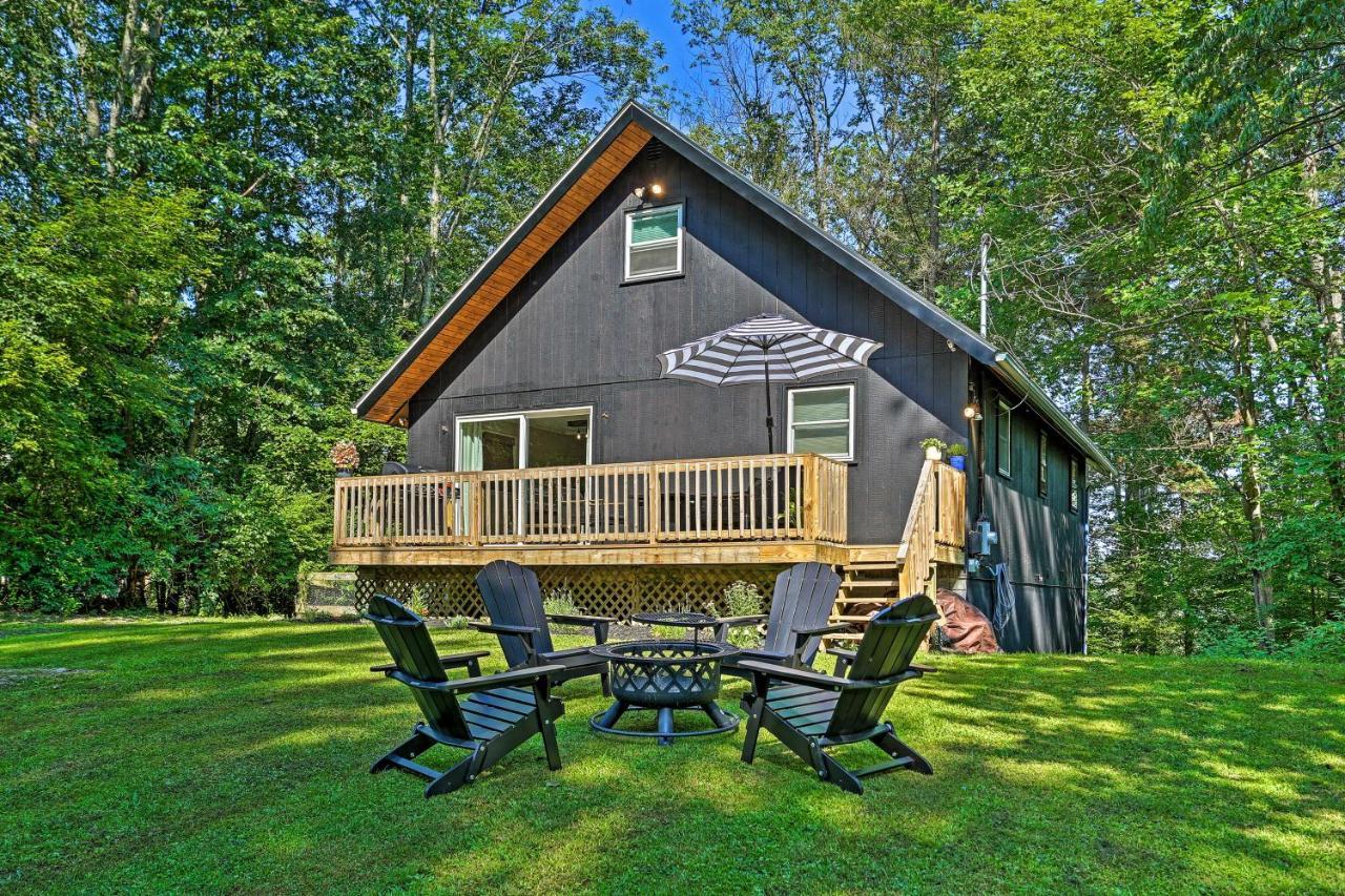 Modern East Stroudsburg Home With Deck And Gas Grill! Экстерьер фото