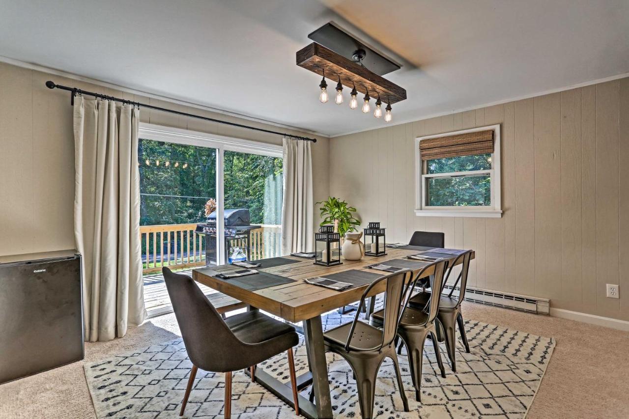 Modern East Stroudsburg Home With Deck And Gas Grill! Экстерьер фото