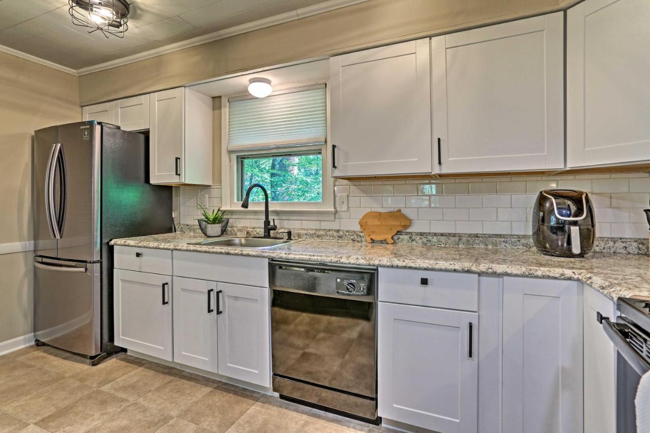 Modern East Stroudsburg Home With Deck And Gas Grill! Экстерьер фото