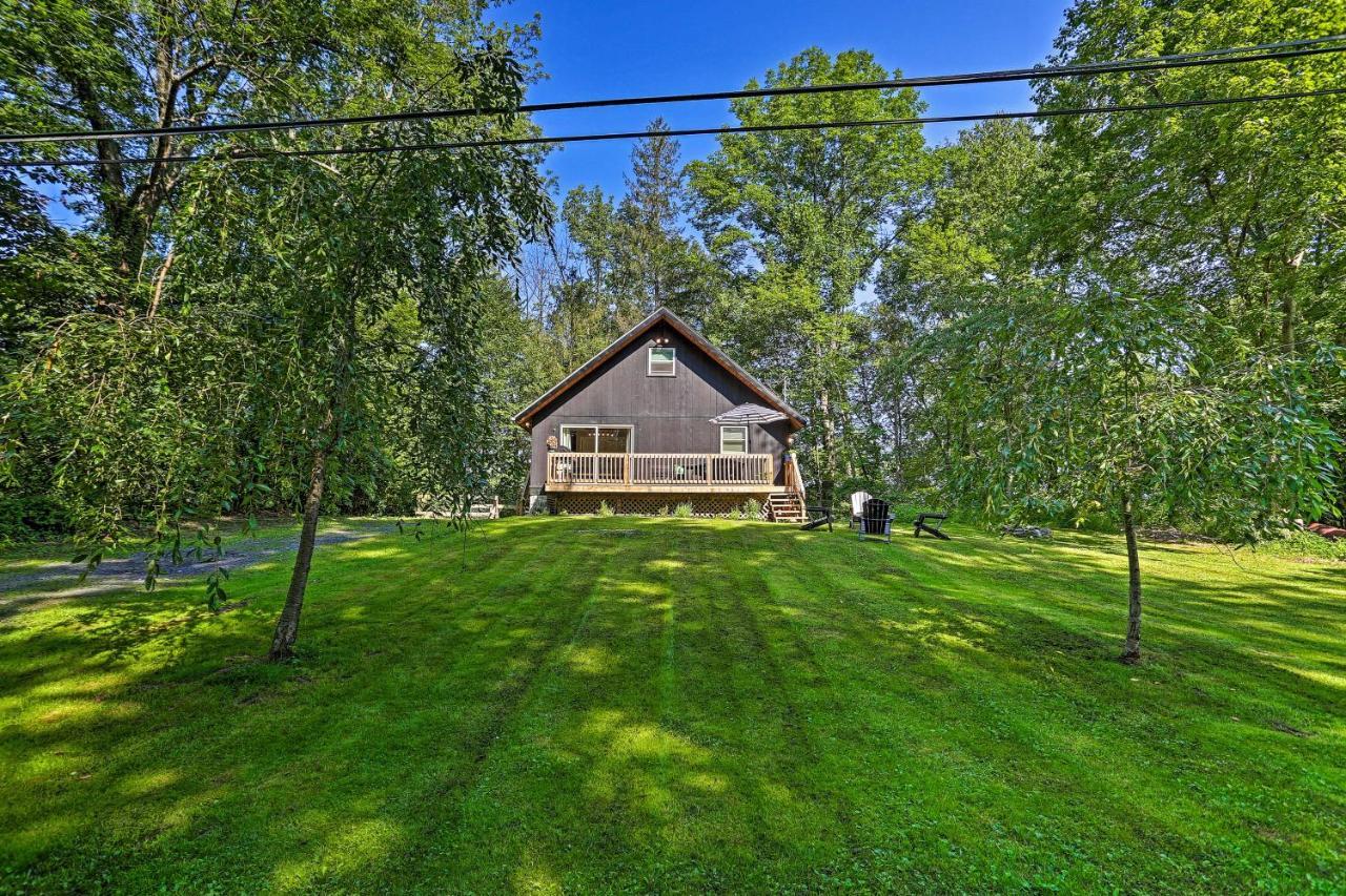 Modern East Stroudsburg Home With Deck And Gas Grill! Экстерьер фото