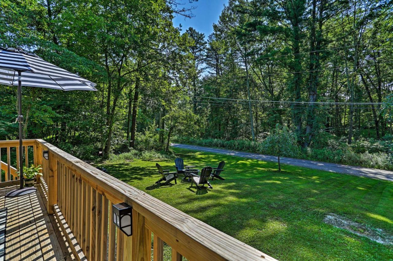 Modern East Stroudsburg Home With Deck And Gas Grill! Экстерьер фото