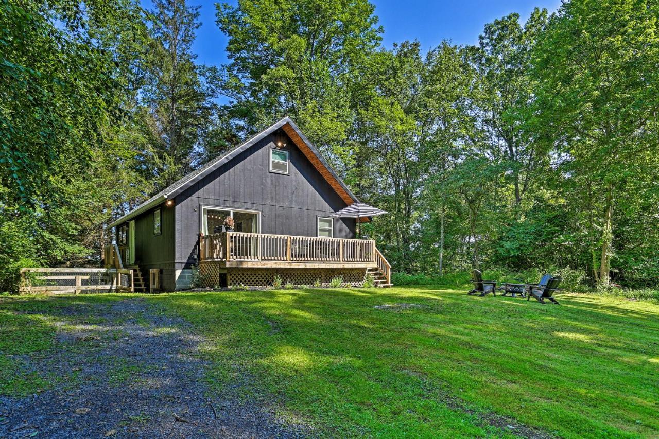 Modern East Stroudsburg Home With Deck And Gas Grill! Экстерьер фото